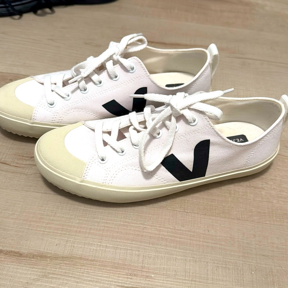Veja White Shoes - Size 9